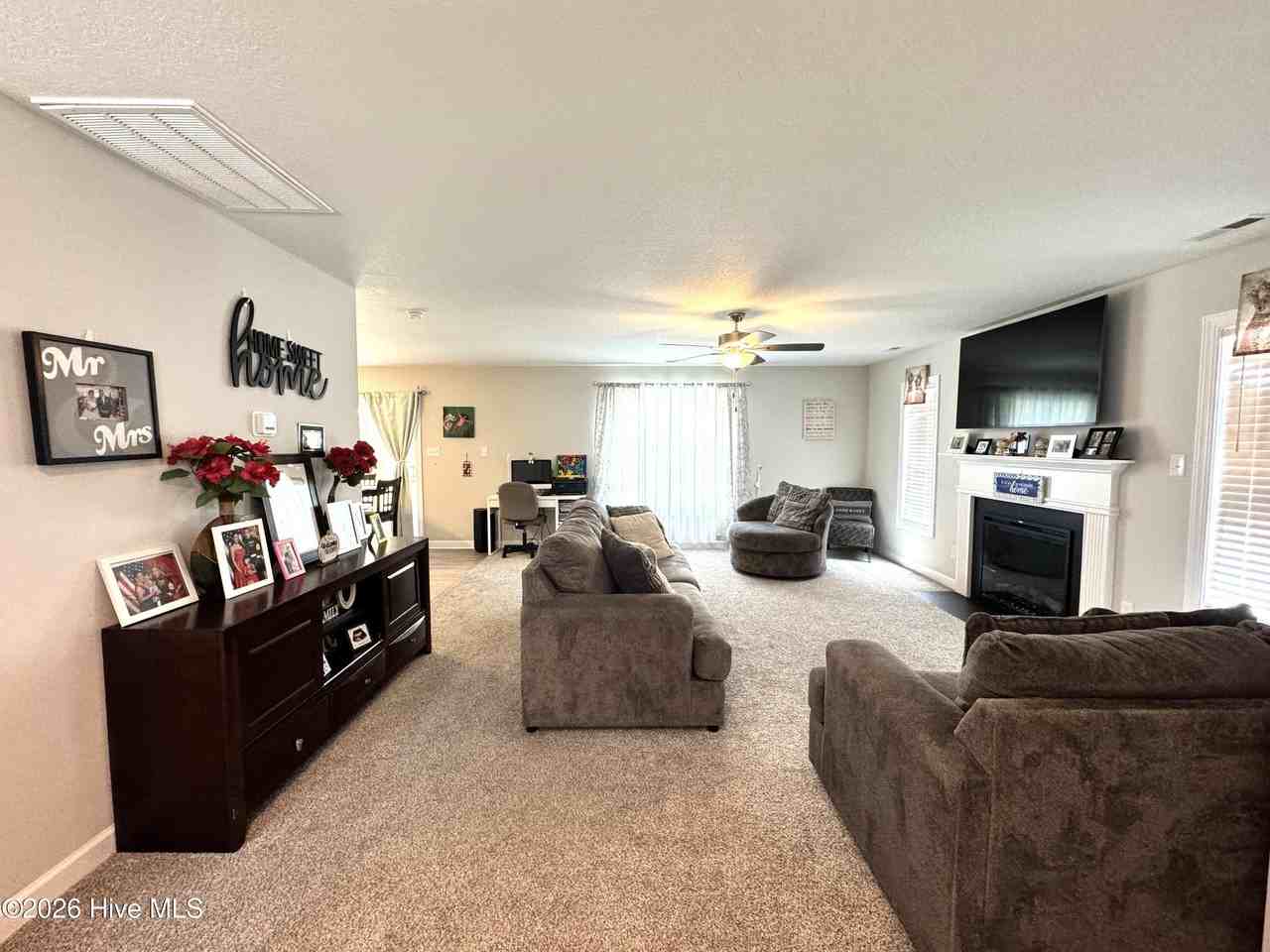 1109 Carteret Manor Dr - Photo 5 of 36