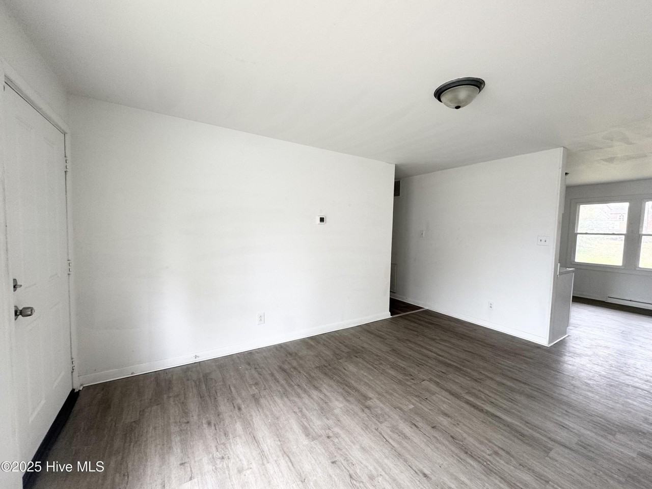 334 King St - Photo 3 of 9