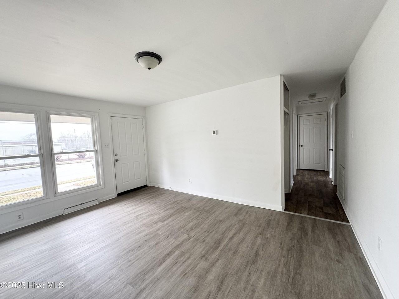 334 King St - Photo 4 of 9