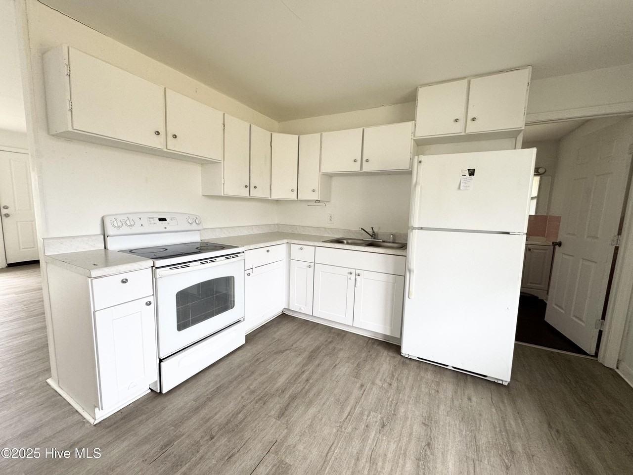 334 King St - Photo 5 of 9