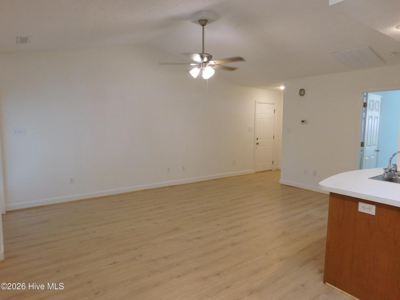 208 Tobiano Dr - Photo 7 of 30