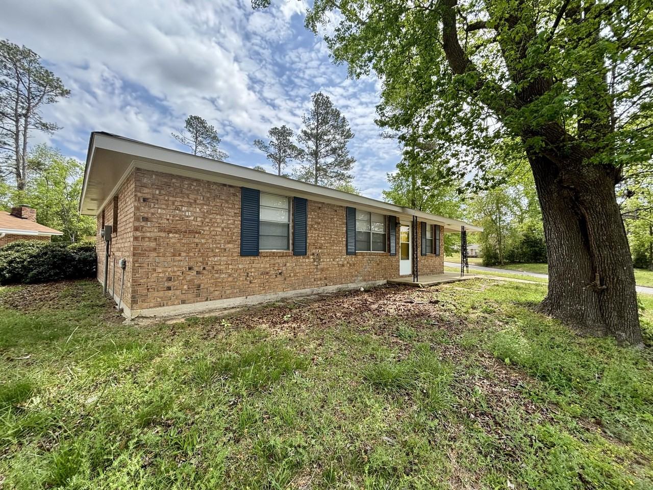 336 Deerwood Ct - Photo 2 of 14