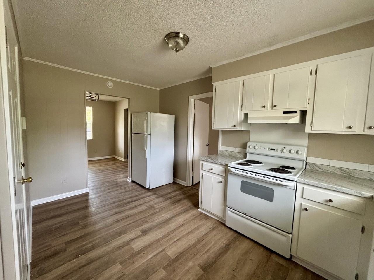 336 Deerwood Ct - Photo 3 of 14