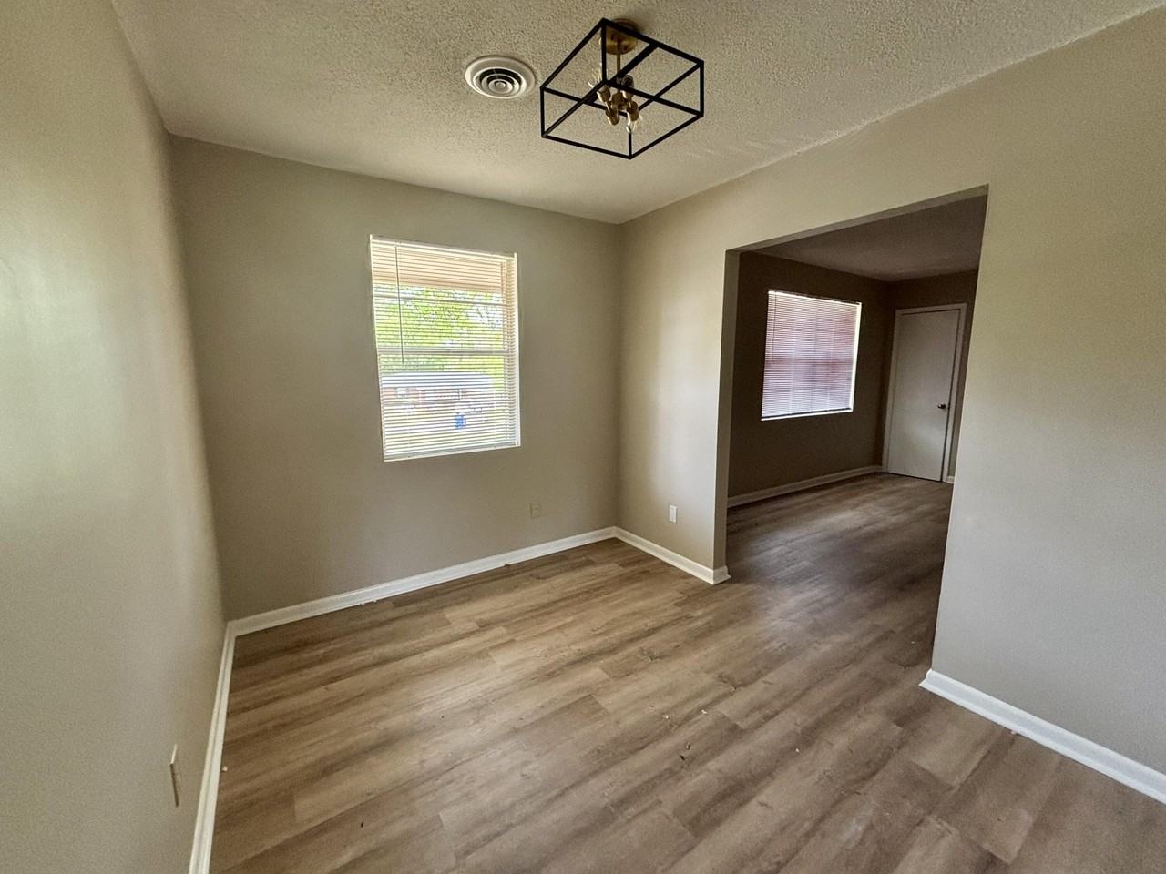 336 Deerwood Ct - Photo 5 of 14