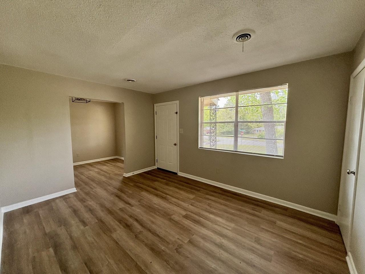 336 Deerwood Ct - Photo 6 of 14