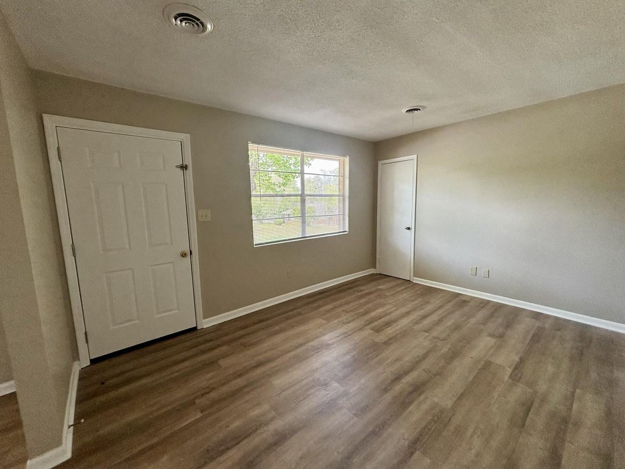 336 Deerwood Ct - Photo 7 of 14