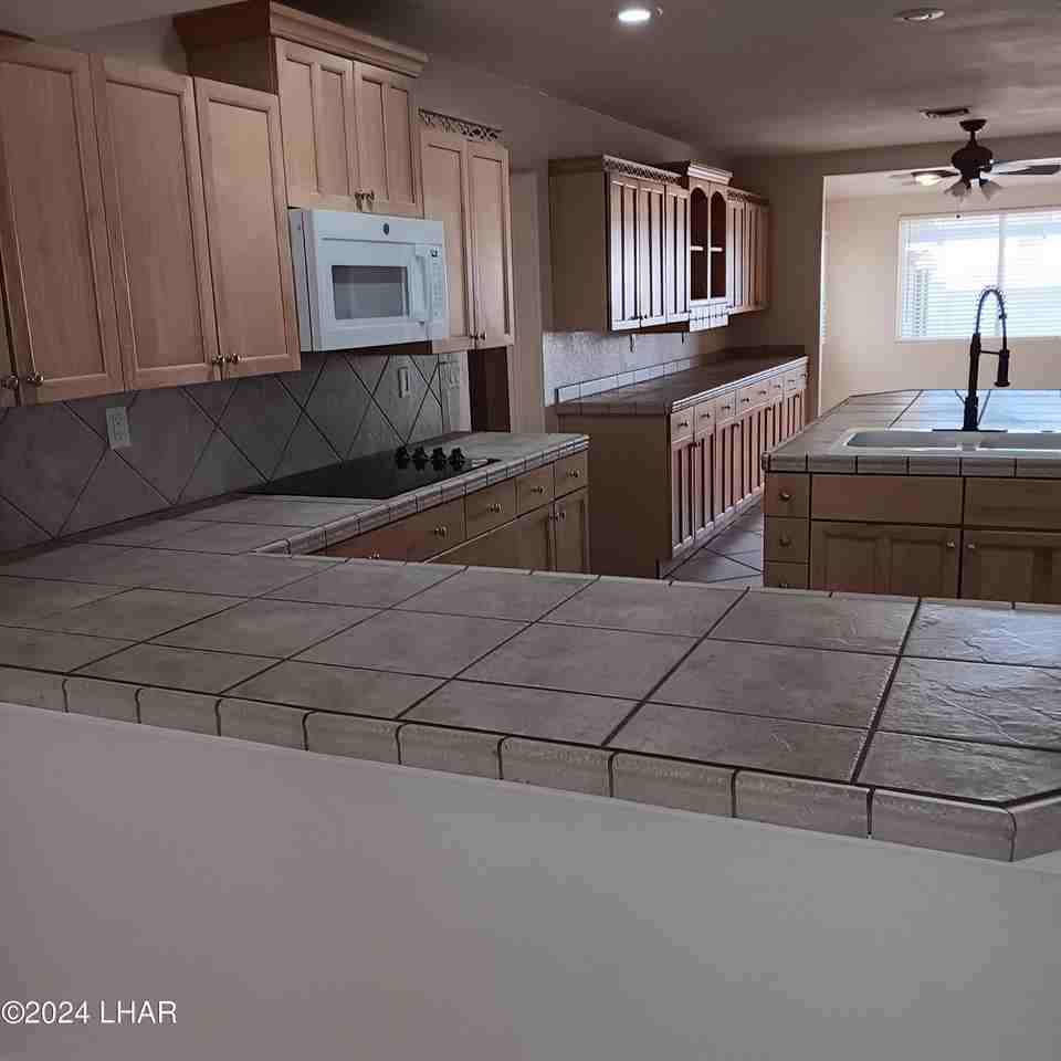 2710 Jericho Dr - Photo 2 of 18