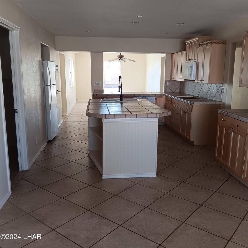 2710 Jericho Dr - Photo 3 of 18