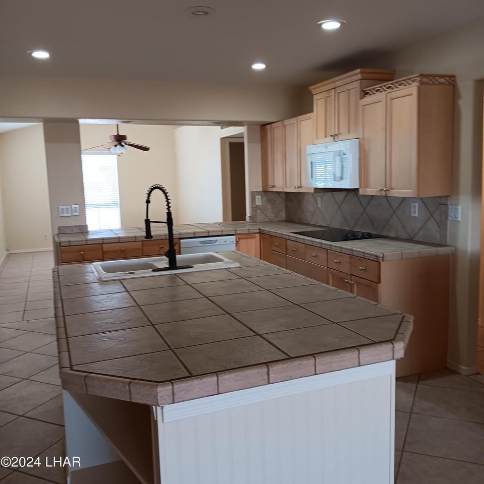 2710 Jericho Dr - Photo 4 of 18