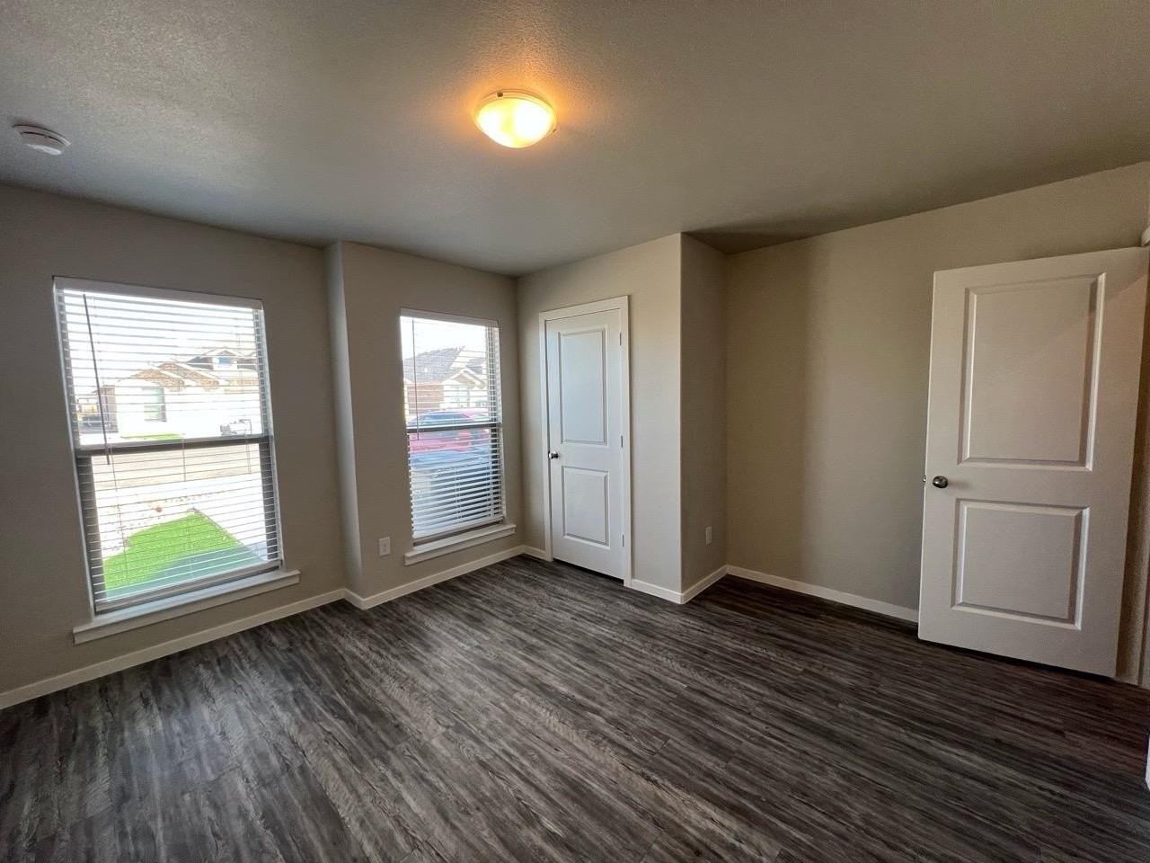 2125 N Texas Ave Unit B - Photo 6 of 21