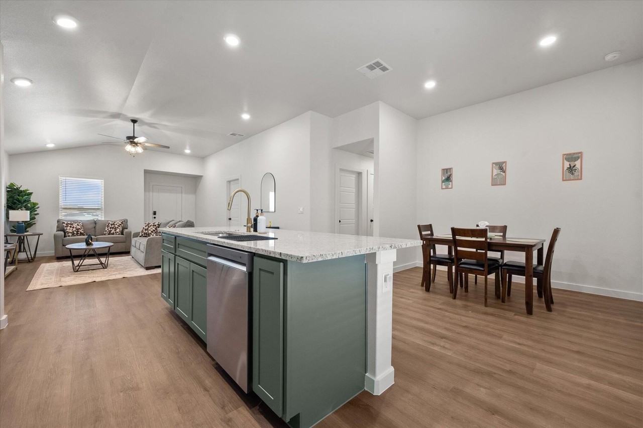 Langford Ave - Photo 5 of 14