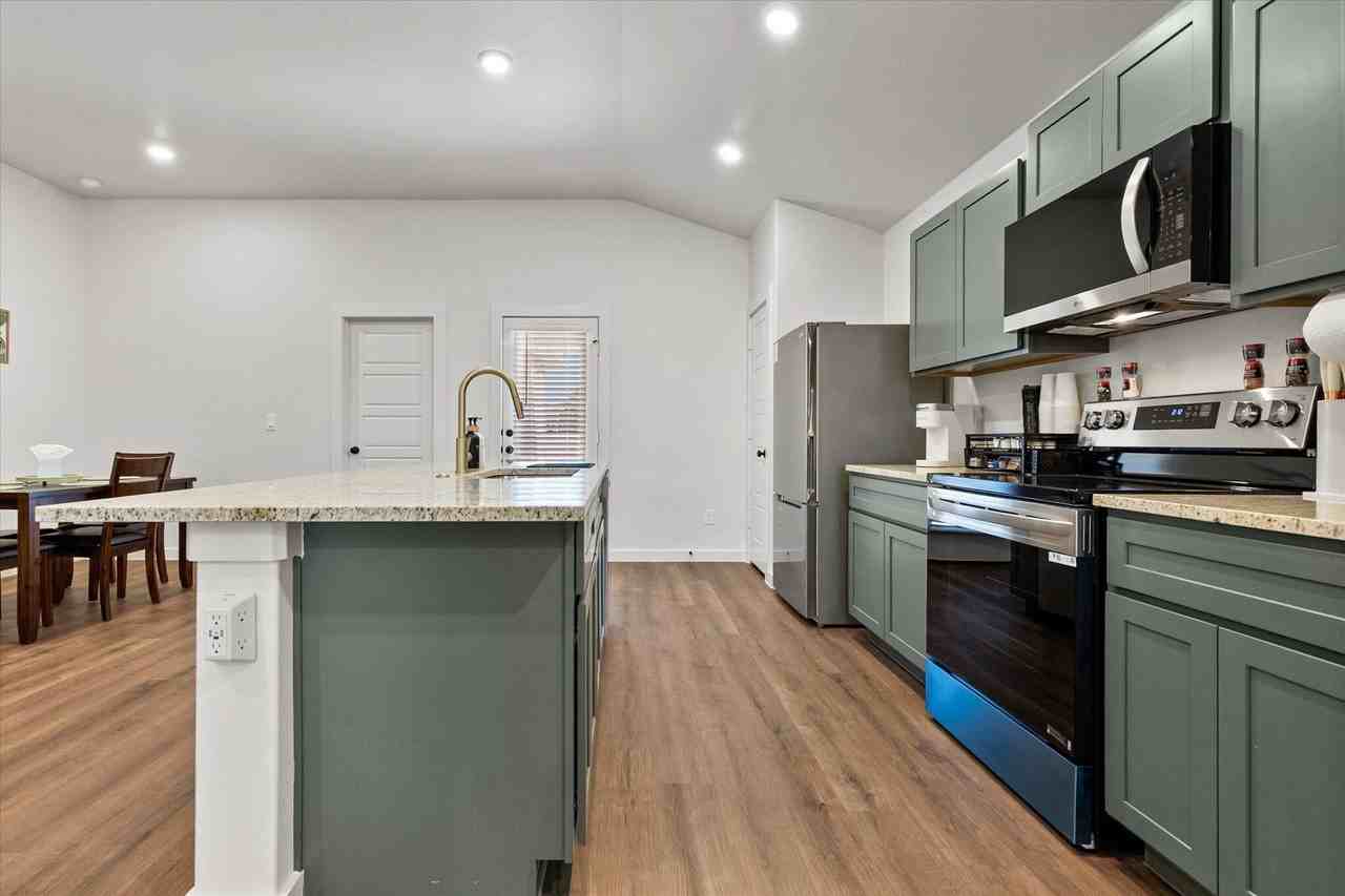 Langford Ave - Photo 6 of 14