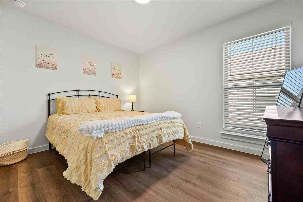Langford Ave - Photo 7 of 14