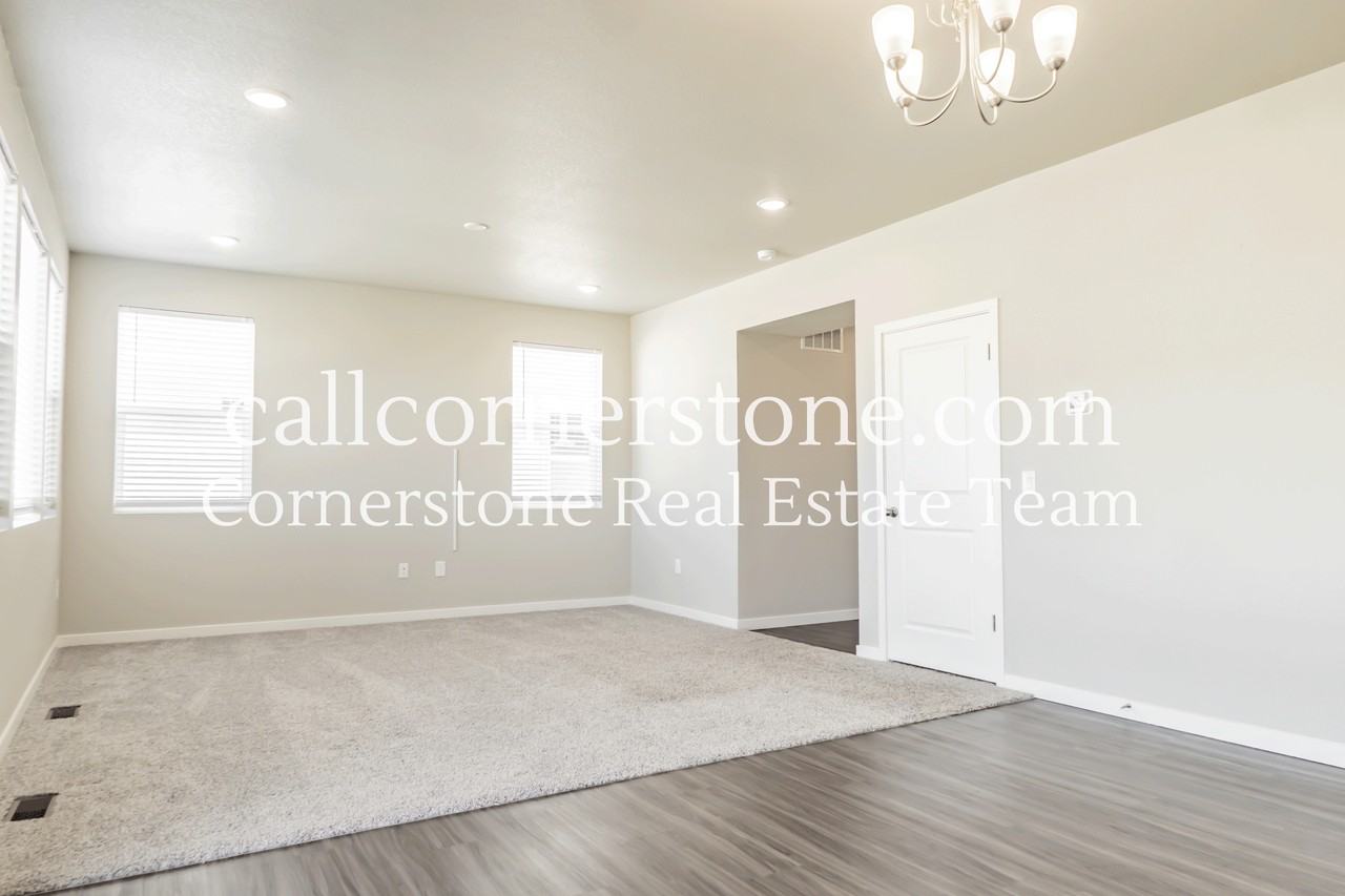 9844 Cronin St #1 - Photo 5 of 25