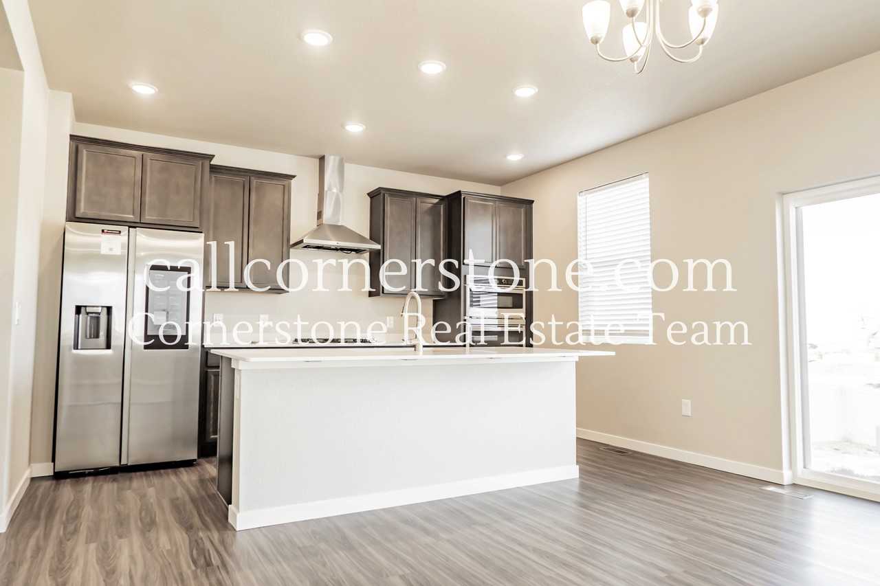 9844 Cronin St #1 - Photo 7 of 25