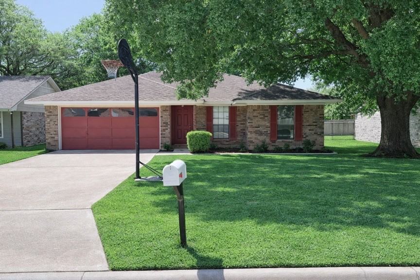 2524 Downs Cir - Photo 2 of 9