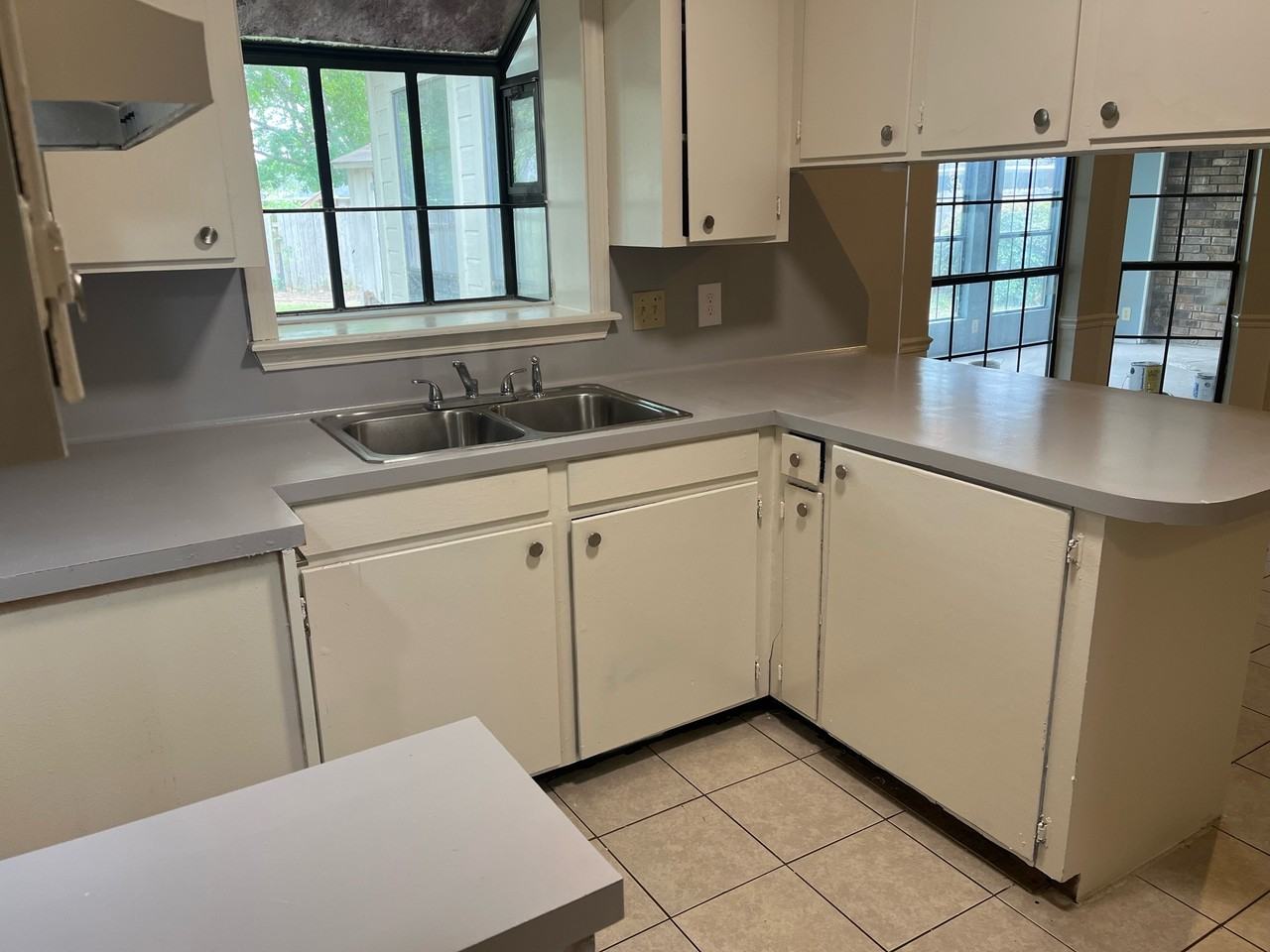 2524 Downs Cir - Photo 4 of 9