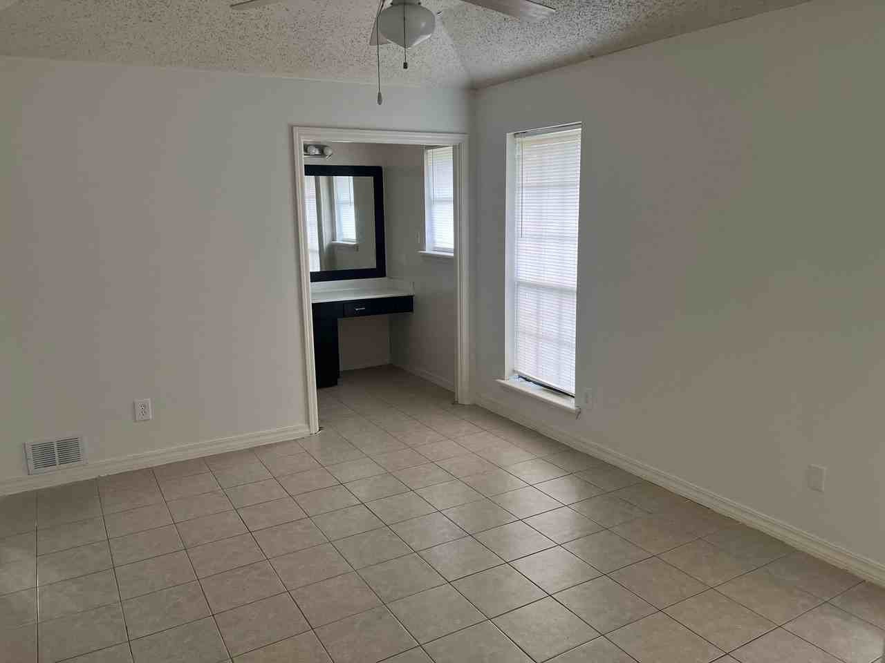 2524 Downs Cir - Photo 5 of 9