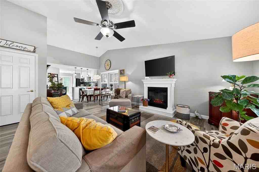 1321 Forest Creek Dr #3 - Photo 3 of 20