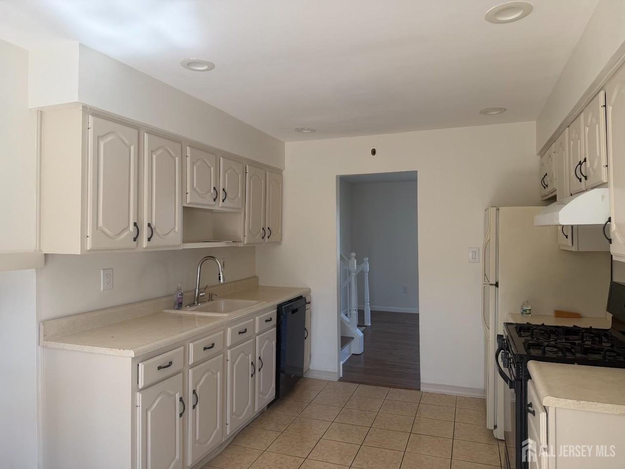 13 Oakwood Dr - Photo 7 of 43