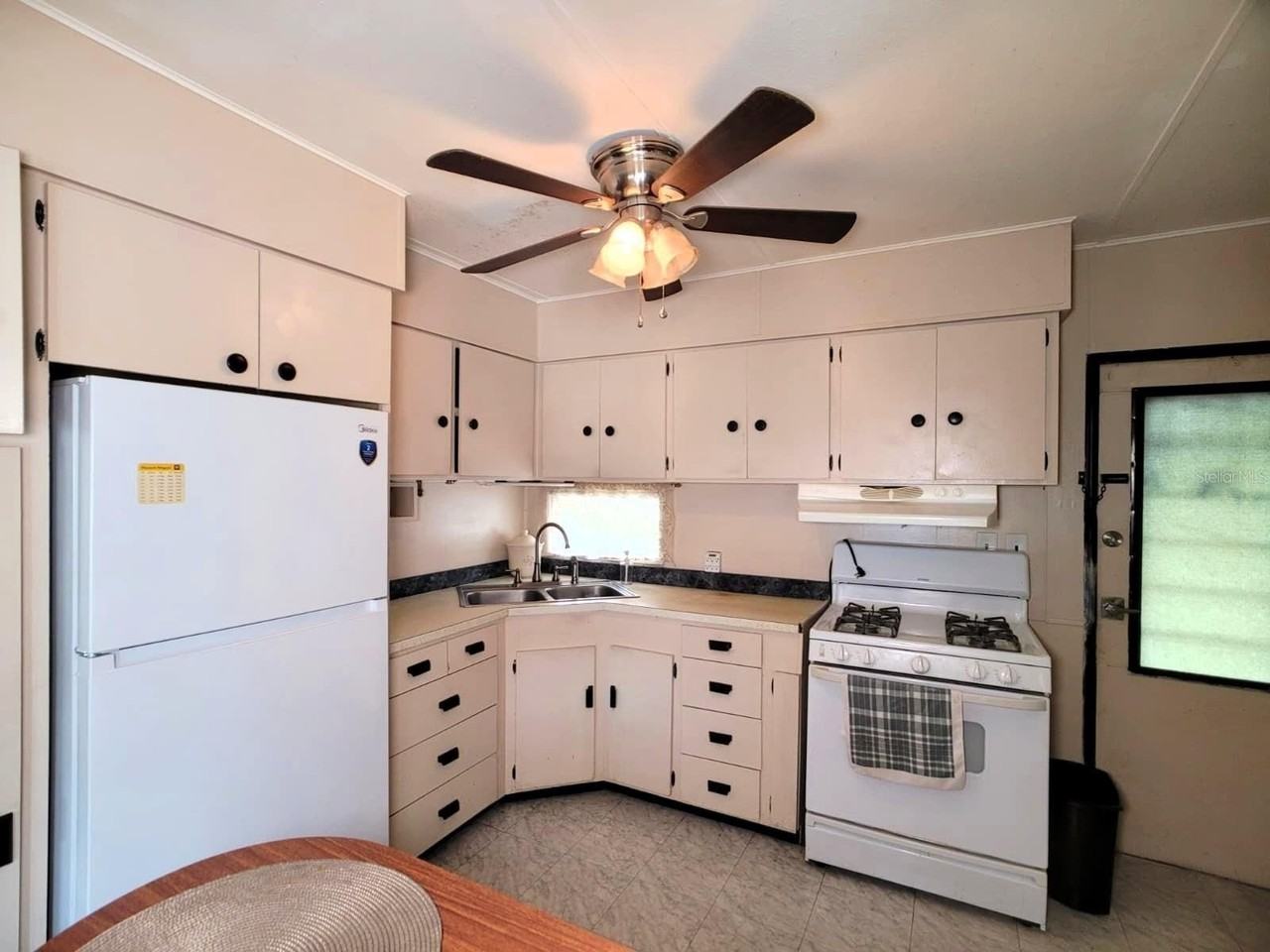 407 51st Avenue Ter W - Photo 2 of 16