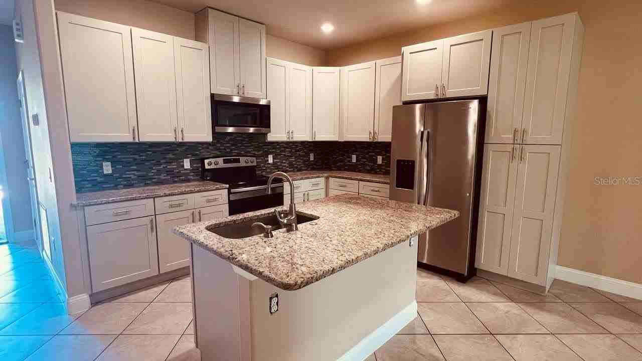 57 Columbia Ln #B - Photo 3 of 9