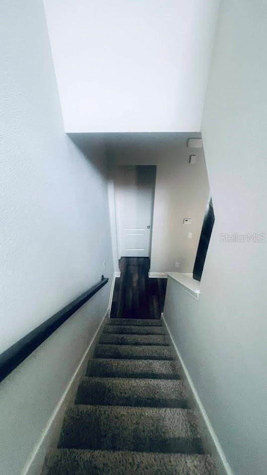 1056 Parma Cir - Photo 5 of 28