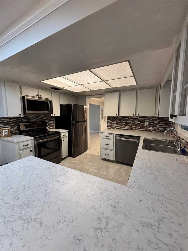 2502 Vine St - Photo 2 of 16