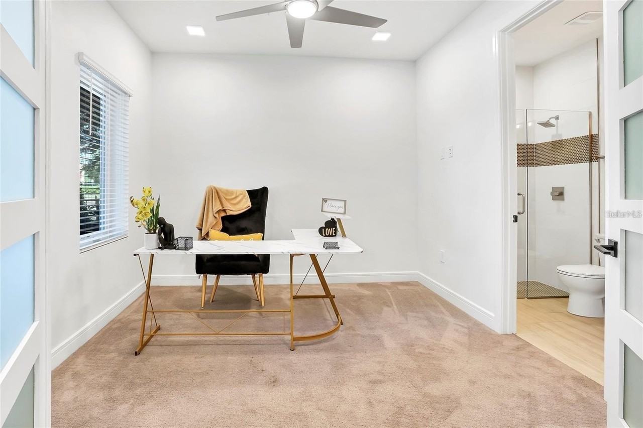 212 E Pineloch Ave - Photo 4 of 29