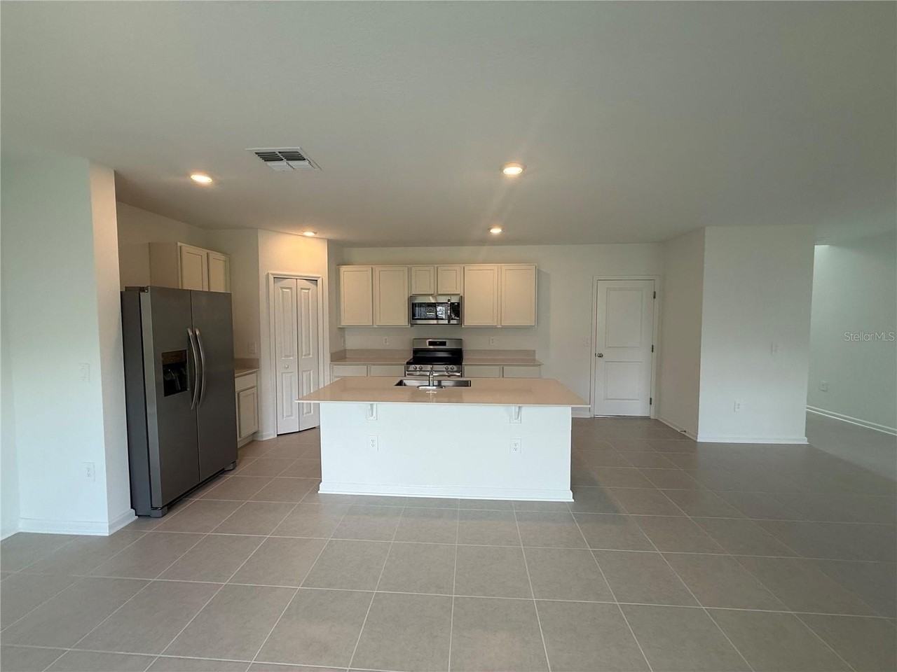 4378 River Beacon Blvd - Photo 4 of 24