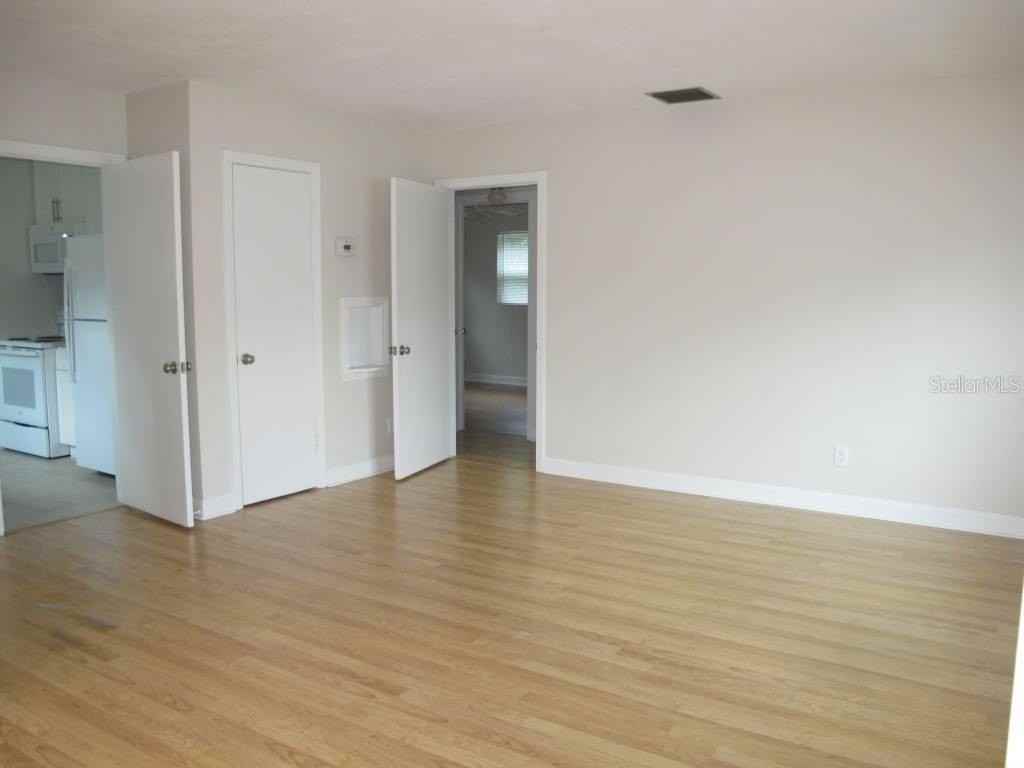 1803 Pineview Cir - Photo 3 of 9