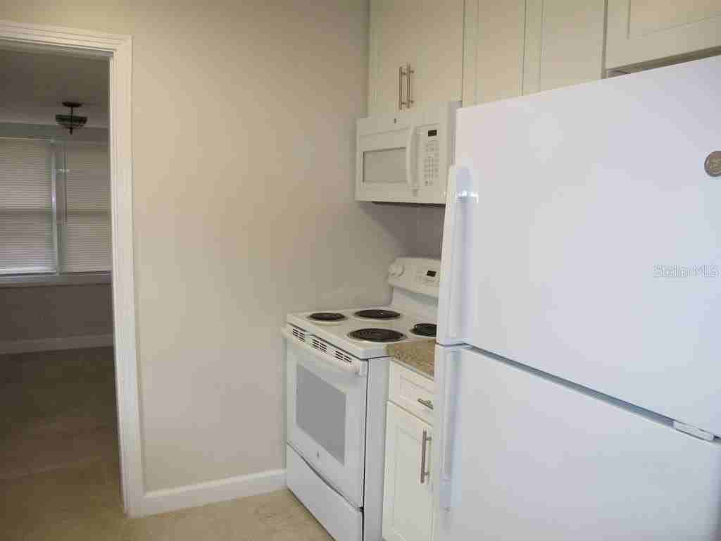 1803 Pineview Cir - Photo 4 of 9