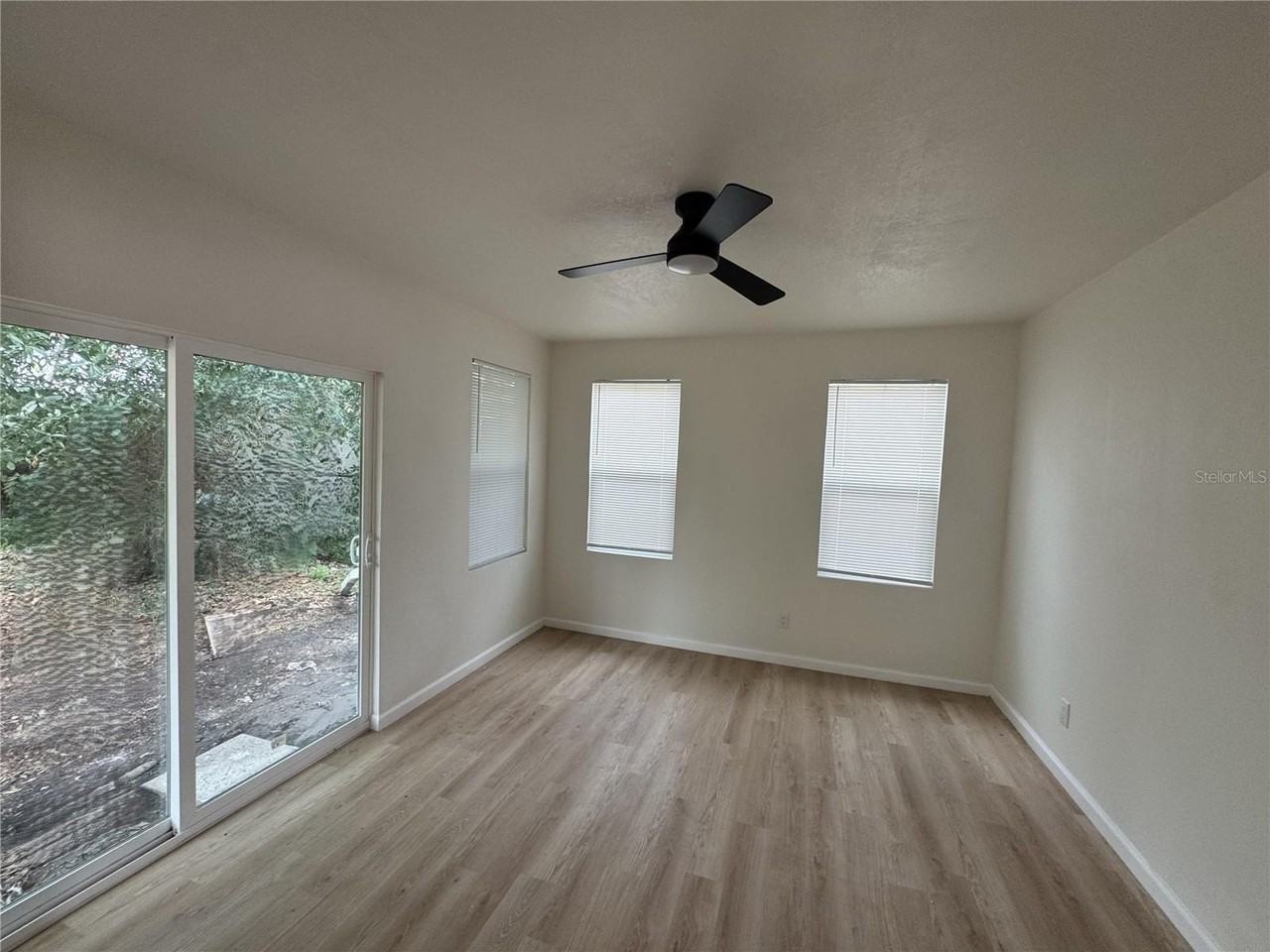 1589 Viburnum Ln - Photo 2 of 10