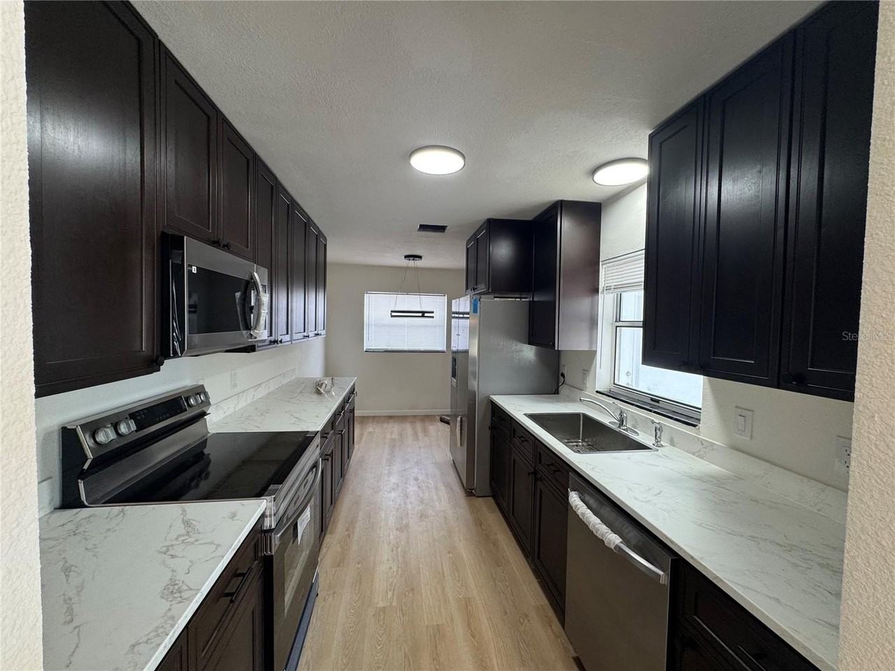 1589 Viburnum Ln - Photo 4 of 10