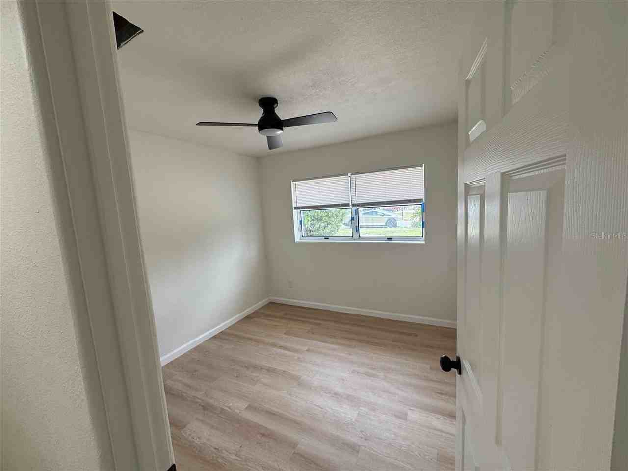 1589 Viburnum Ln - Photo 5 of 10