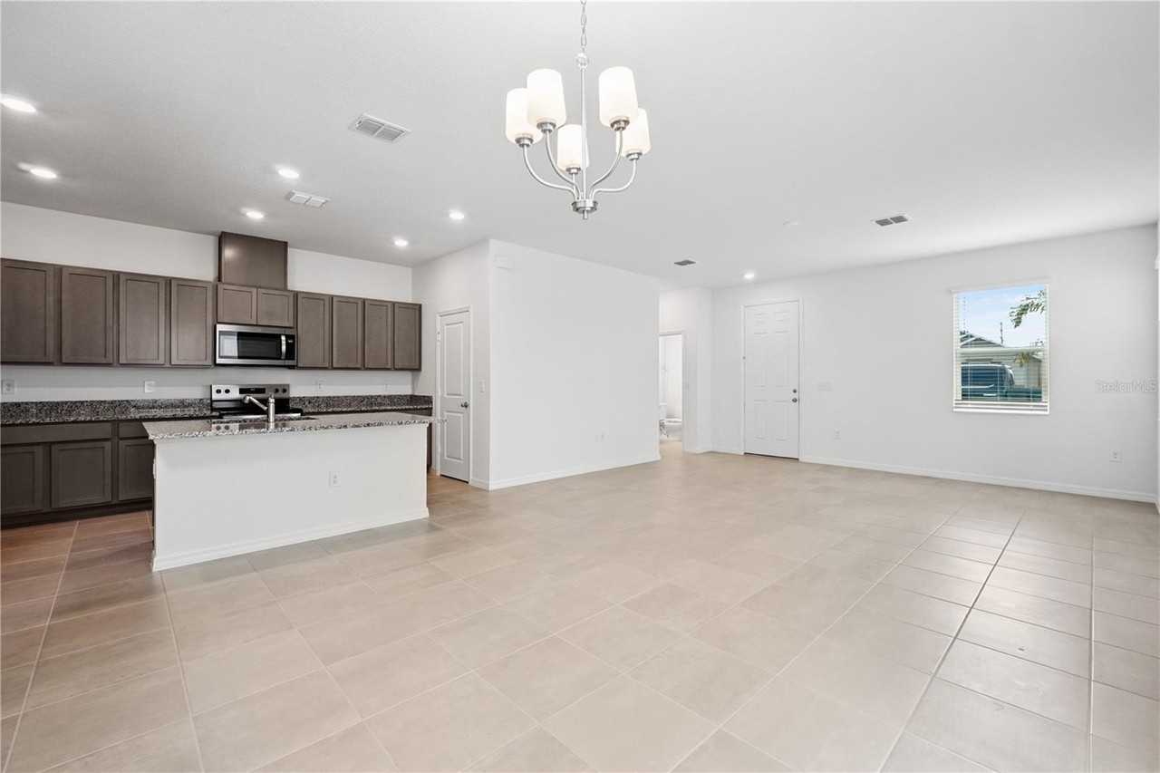 736 Overpool Ave - Photo 6 of 34