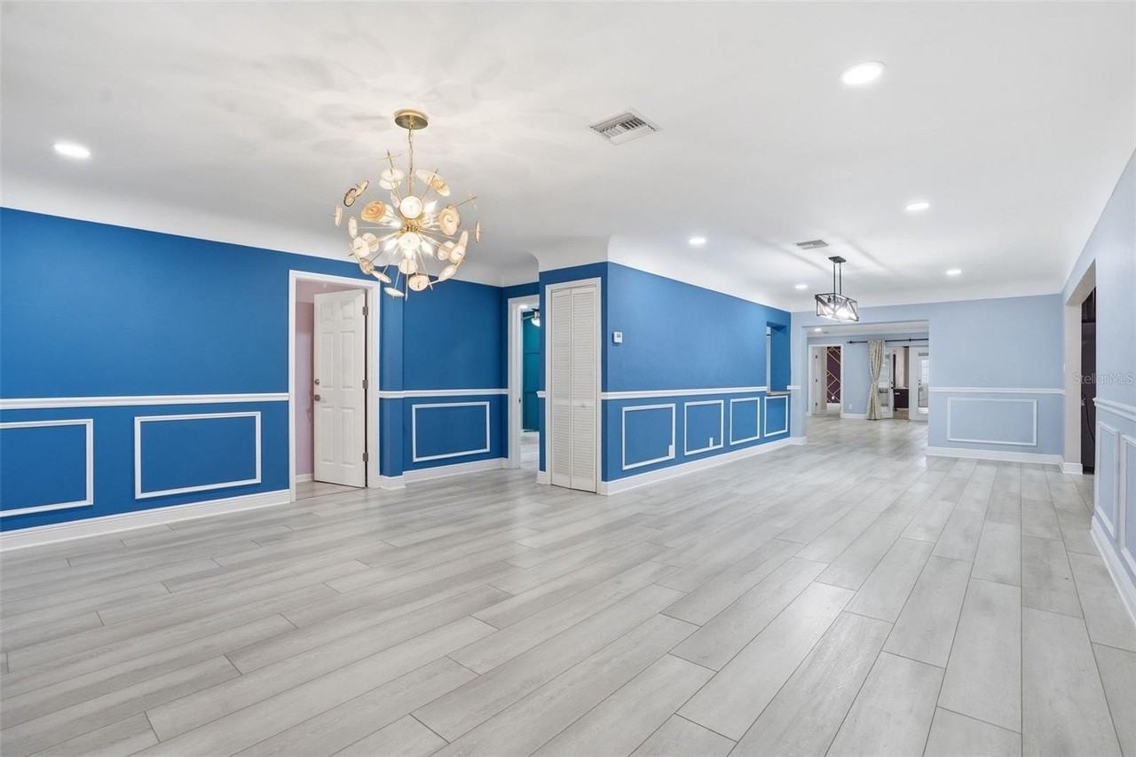 2121 Park St N - Photo 2 of 35