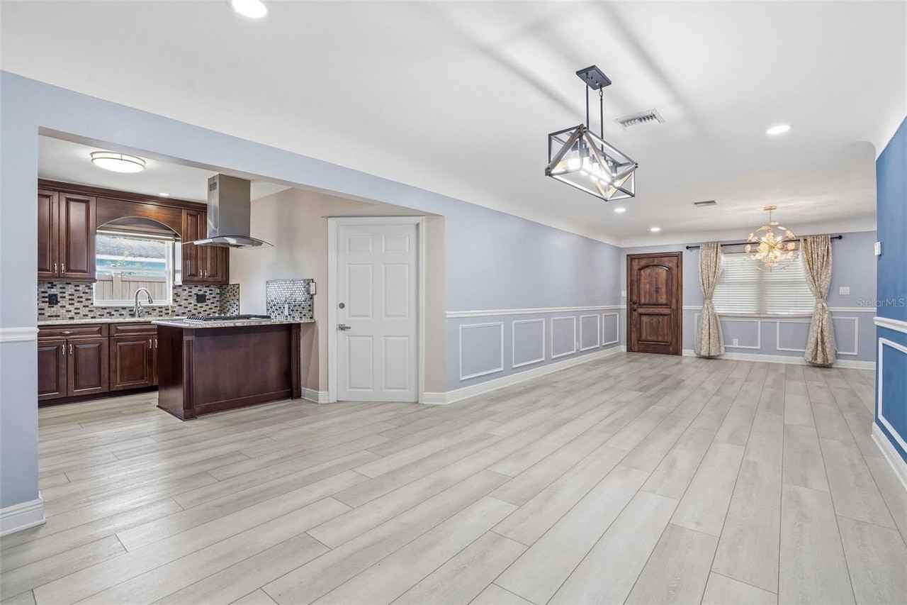 2121 Park St N - Photo 5 of 35