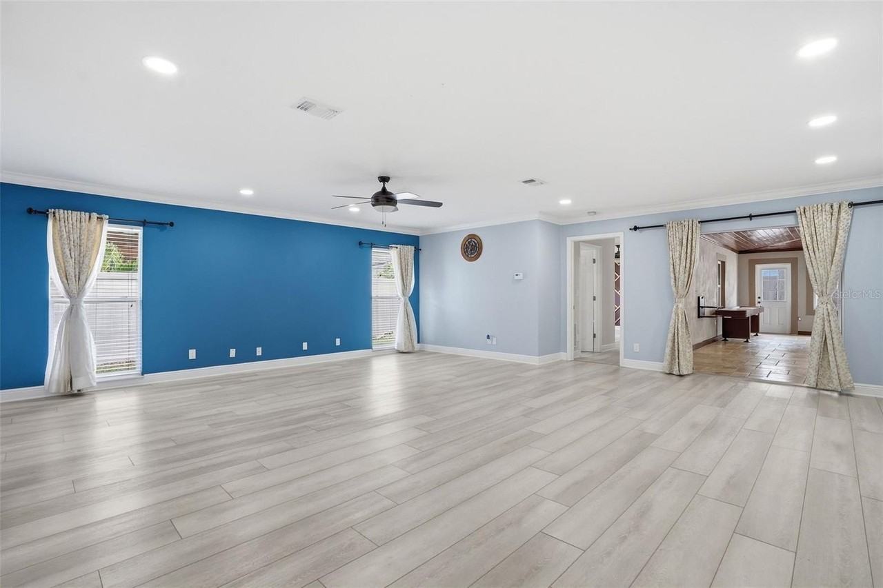 2121 Park St N - Photo 6 of 35