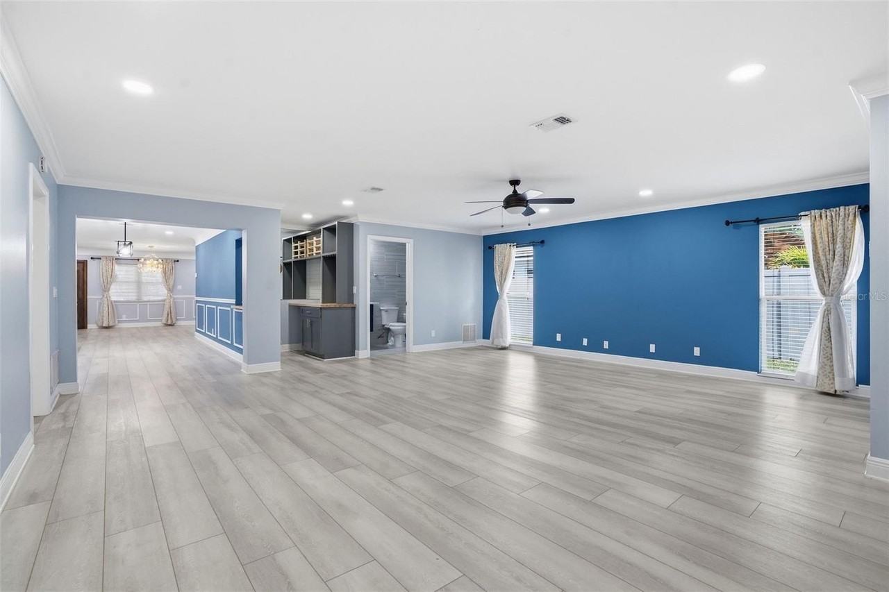 2121 Park St N - Photo 7 of 35