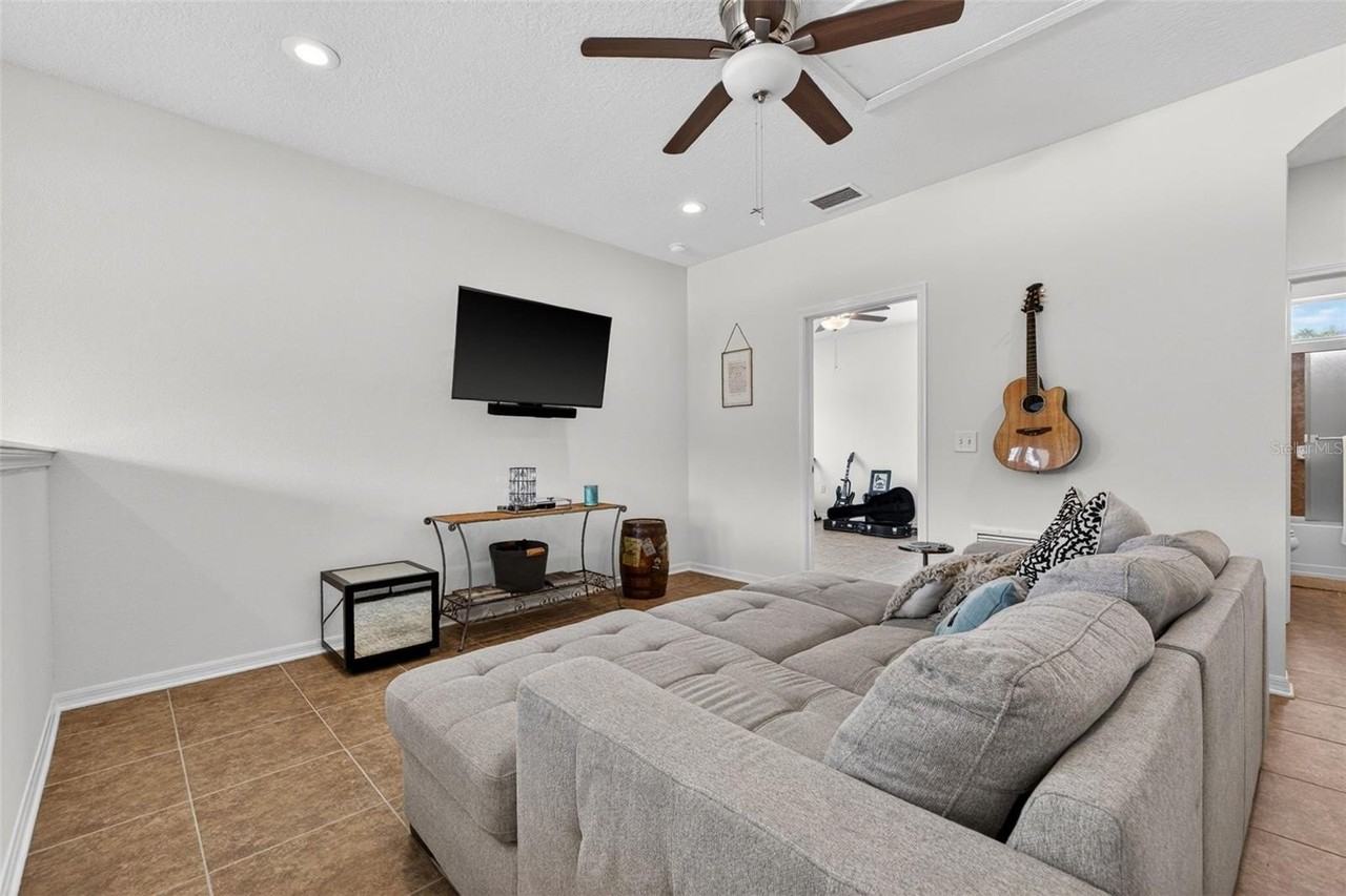 3204 W Marlin Ave - Photo 2 of 33