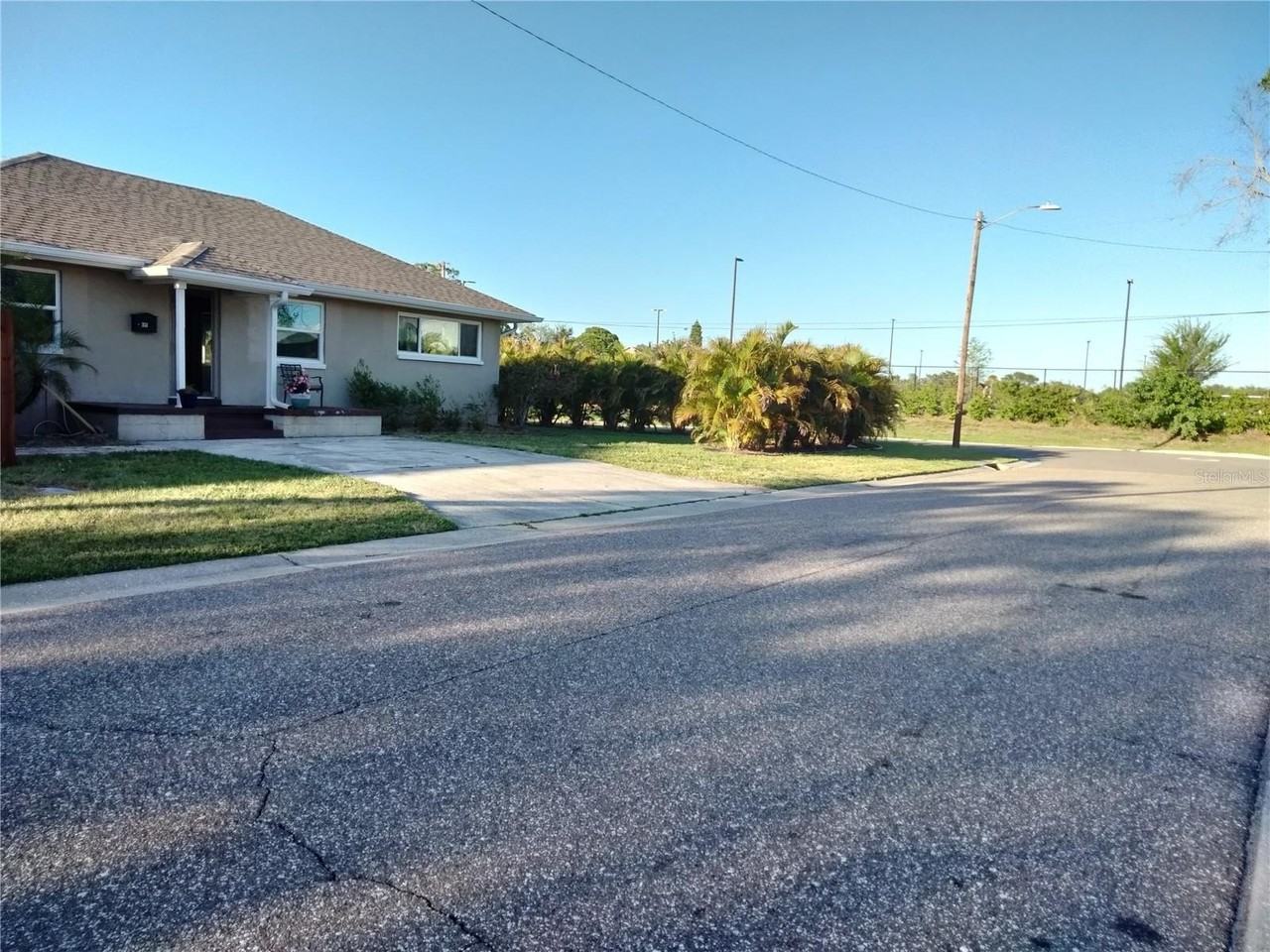 351 Davenport Ave Ne - Photo 3 of 33