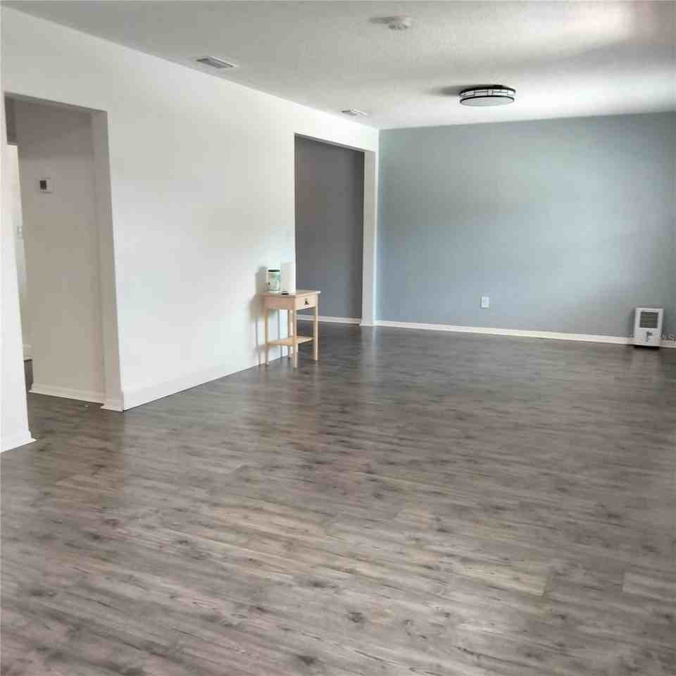 351 Davenport Ave Ne - Photo 6 of 33