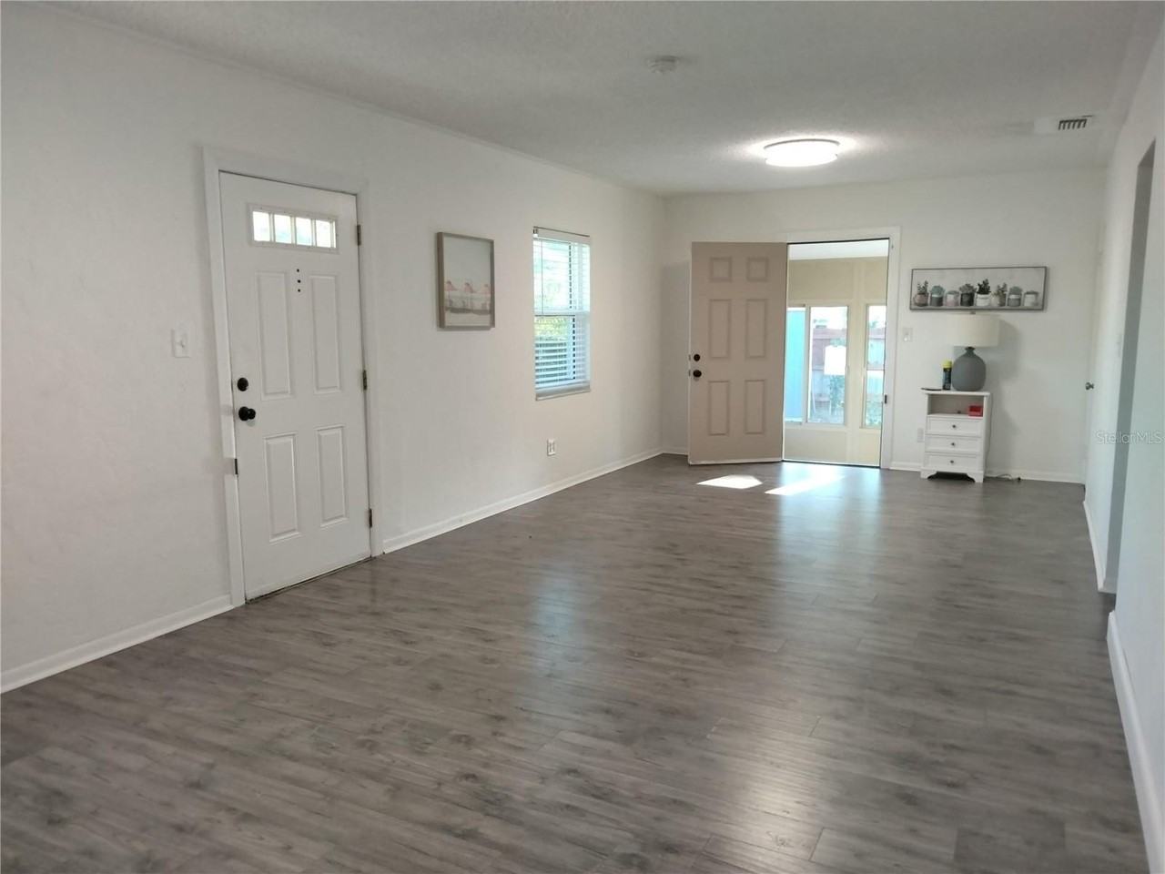 351 Davenport Ave Ne - Photo 7 of 33