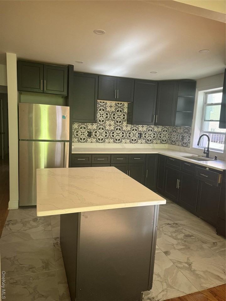 39 Spruce St #1 - Photo 4 of 11