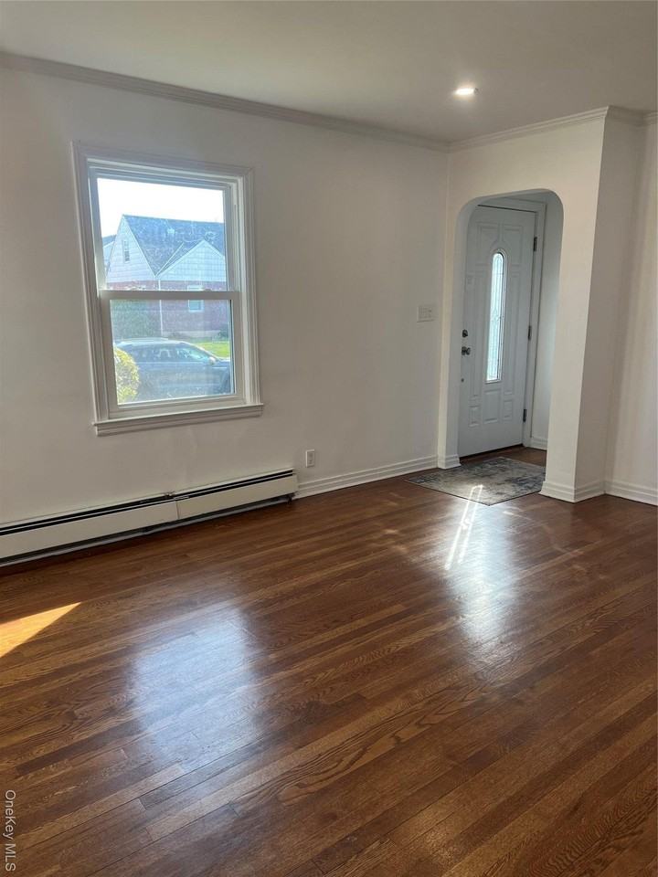 1016 Oaks Dr - Photo 2 of 17