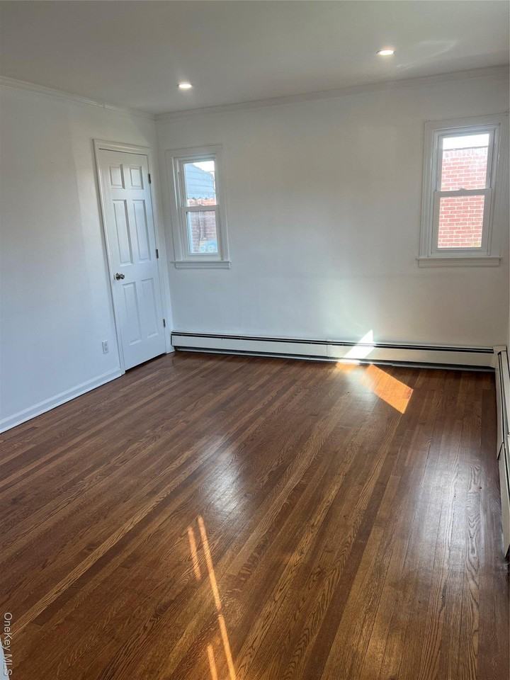 1016 Oaks Dr - Photo 3 of 17