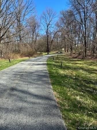 95 Lexington Dr - Photo 4 of 23