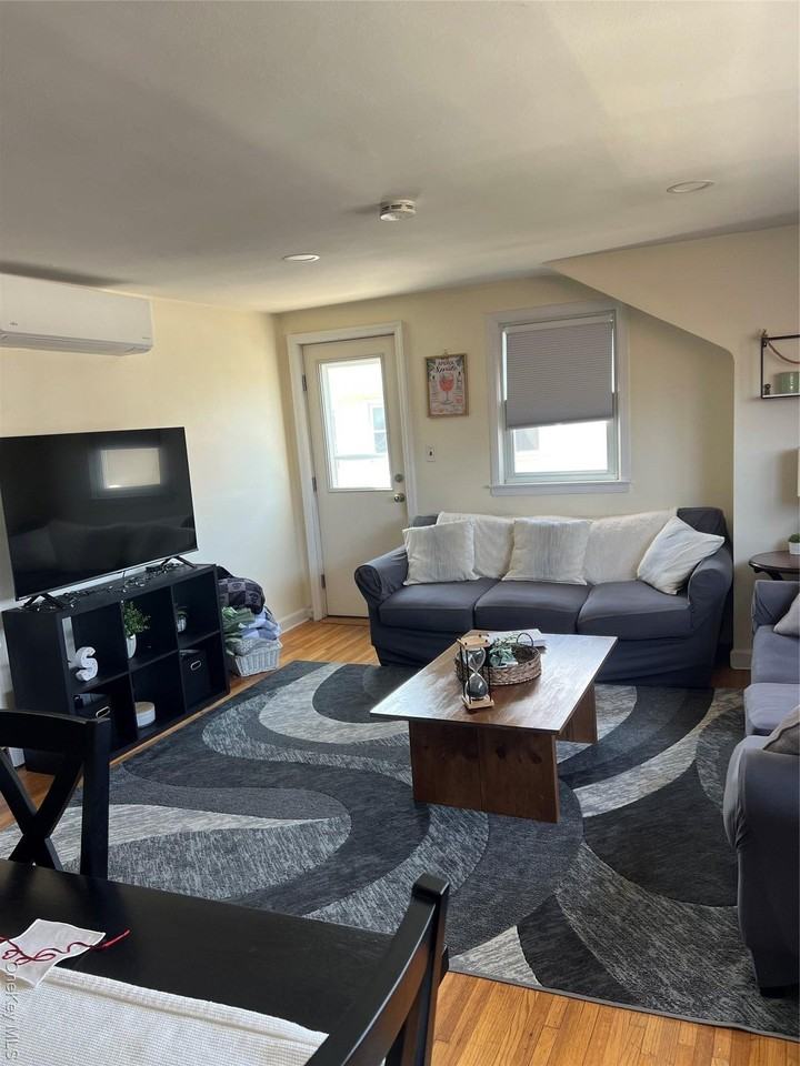 644 E Olive Street unit: Upper - Photo 3 of 11