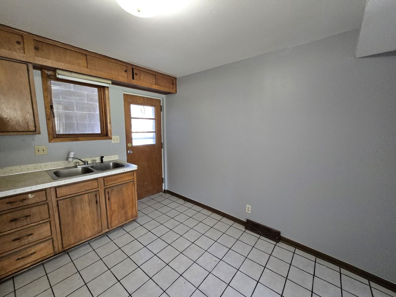 804 W Mullan Ave #1 - Photo 3 of 19